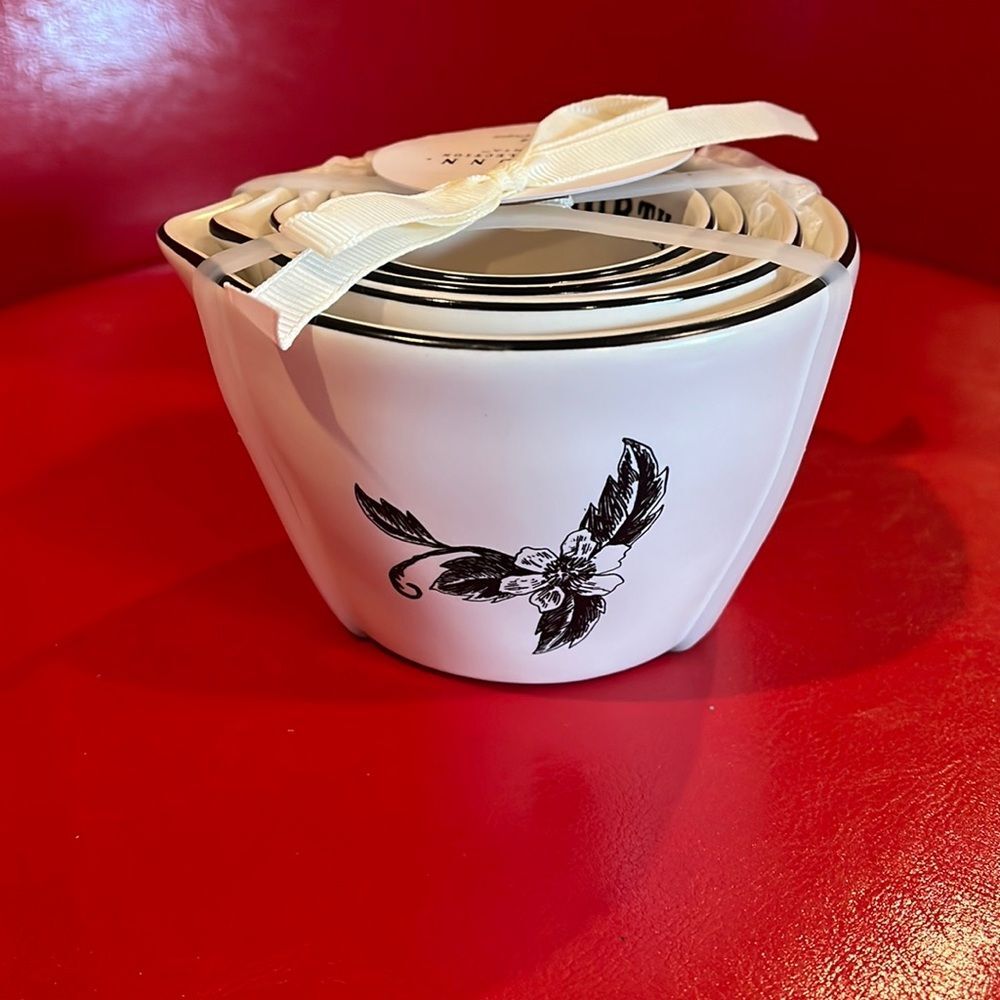 NWT Rae Dunn floral measuring cups